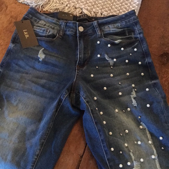 Distressed embellished stretch boyfriend jeans - Picture 4 of 7
